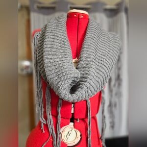 Quagga Green Label Grey Tasseled Eternity Scarf